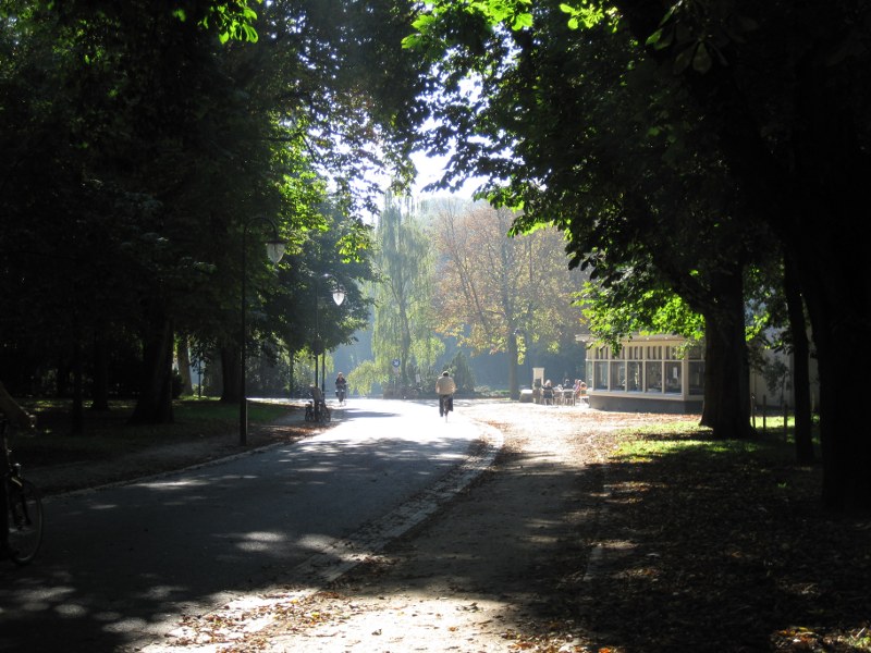 Park bordering the old city centre